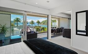 Luxury Waterfront Apartment - Quay